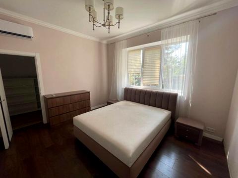 будинок за адресою смт. Козин, Київська вул.