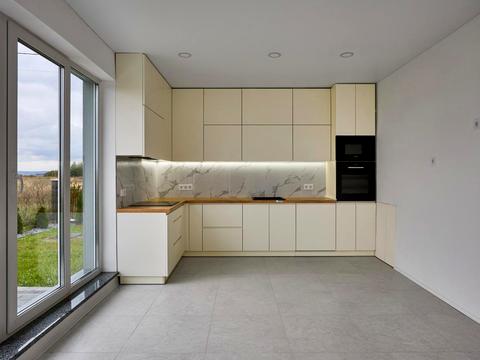 будинок за адресою с. Чишки, Жасминова