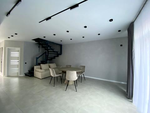 будинок за адресою Молодіжна вул., 1