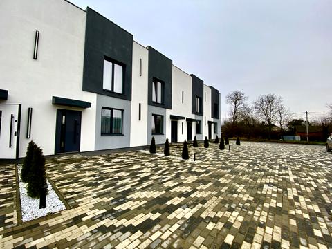 будинок за адресою Молодіжна вул., 1