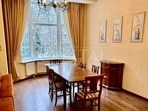 будинок за адресою Лугова