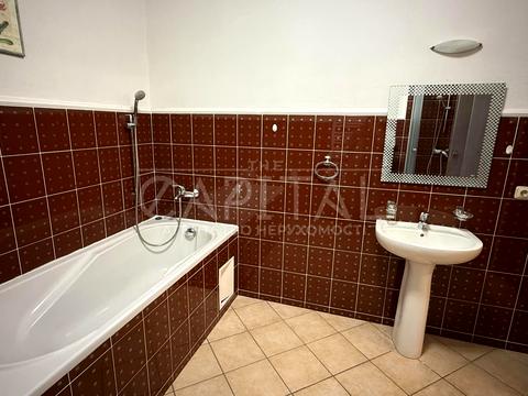 будинок за адресою Лугова