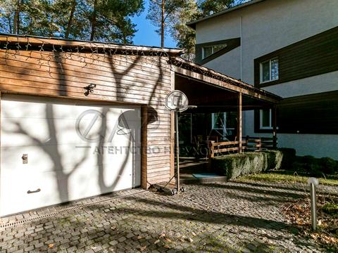 будинок за адресою с. Козин, Партизанська вул.