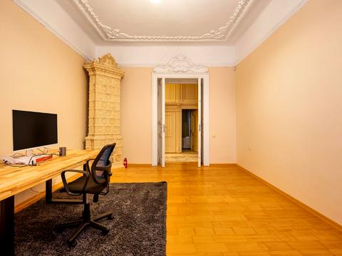 комерційна за адресою Івана Верхратського вул., 15