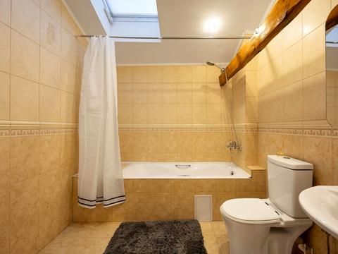 комерційна за адресою Івана Верхратського вул., 15