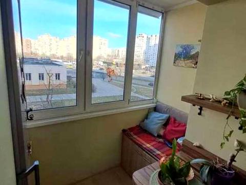 квартира за адресою Ревуцького вул., 8