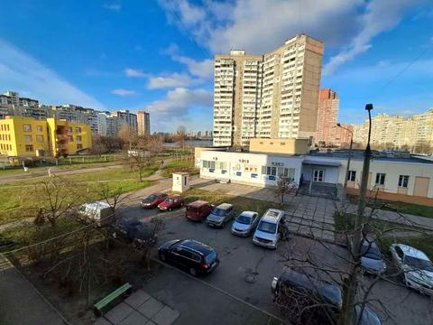 квартира за адресою Ревуцького вул., 8