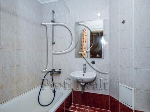 комерційна за адресою Володимира Івасюка просп. (Героїв Сталінграду), 1