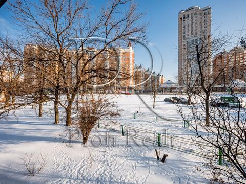 комерційна за адресою Володимира Івасюка просп. (Героїв Сталінграду), 1