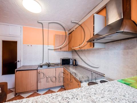 комерційна за адресою Володимира Івасюка просп. (Героїв Сталінграду), 1