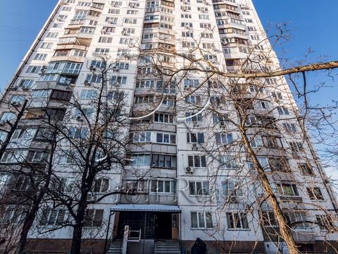 комерційна за адресою Володимира Івасюка просп. (Героїв Сталінграду), 1