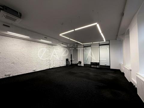 комерційна за адресою Володимирська вул., 10