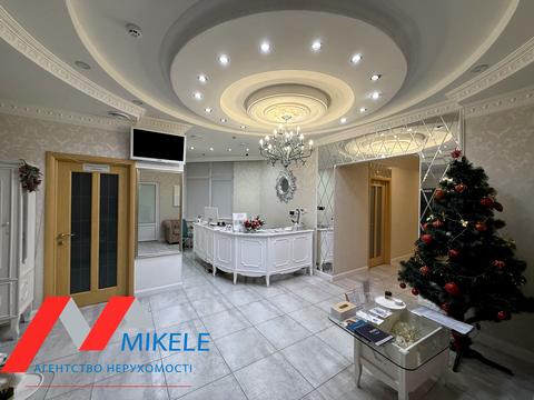 комерційна за адресою Дніпровська набережна вул., 25