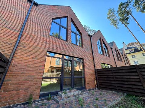 будинок за адресою Лісова