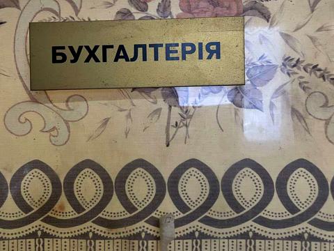 комерційна за адресою Богдана Хмельницького вул., 100