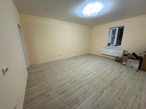 комерційна за адресою Шандора Петефі пл., 20