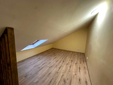 комерційна за адресою Шандора Петефі пл., 20