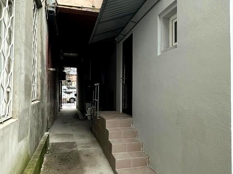 комерційна за адресою Шандора Петефі пл., 20