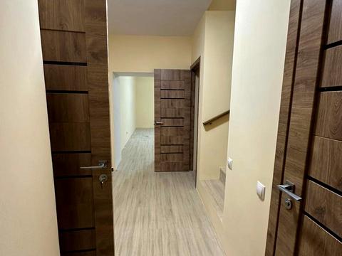 комерційна за адресою Шандора Петефі пл., 20