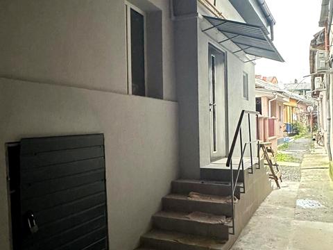 комерційна за адресою Шандора Петефі пл., 20