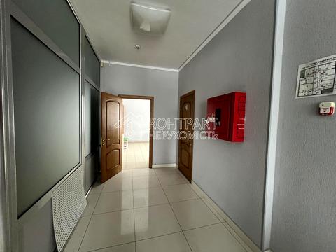 комерційна за адресою майдан Ірини Бугримової пл., 3