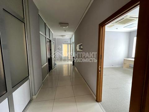 комерційна за адресою майдан Ірини Бугримової пл., 3