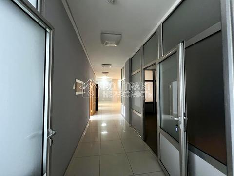 комерційна за адресою майдан Ірини Бугримової пл., 3