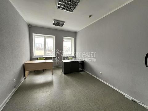 комерційна за адресою майдан Ірини Бугримової пл., 3