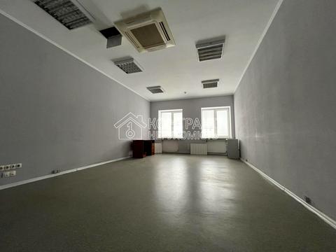 комерційна за адресою майдан Ірини Бугримової пл., 3