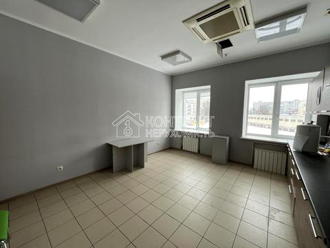 комерційна за адресою майдан Ірини Бугримової пл., 3