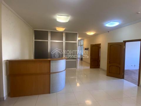 комерційна за адресою майдан Ірини Бугримової пл., 3