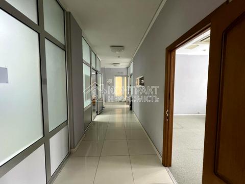 комерційна за адресою майдан Ірини Бугримової пл., 3