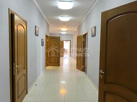 комерційна за адресою майдан Ірини Бугримової пл., 3