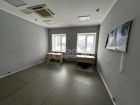 комерційна за адресою майдан Ірини Бугримової пл., 3