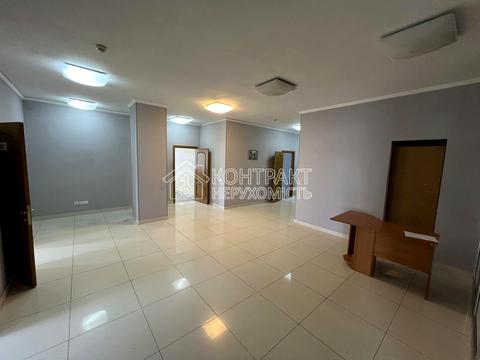 комерційна за адресою майдан Ірини Бугримової пл., 3