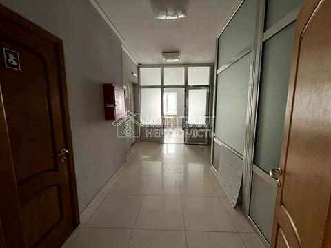 комерційна за адресою майдан Ірини Бугримової пл., 3