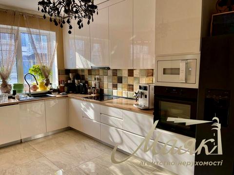 будинок за адресою Стежки вул.