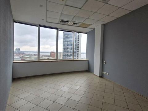 комерційна за адресою Королеви Єлизавети ІІ вул. (Глинки), 2