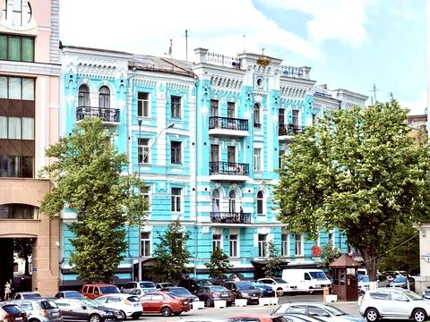 комерційна за адресою Десятинна вул., 1/3