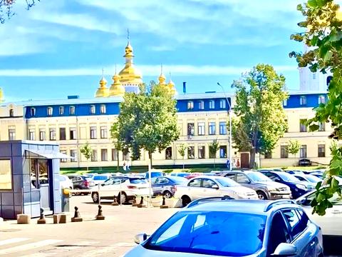 комерційна за адресою Десятинна вул., 1/3