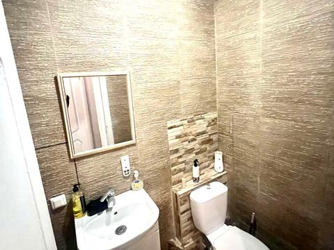 комерційна за адресою Десятинна вул., 1/3