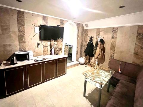 комерційна за адресою Десятинна вул., 1/3