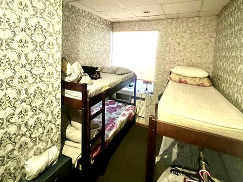 комерційна за адресою Десятинна вул., 1/3