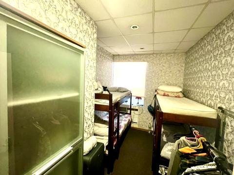 комерційна за адресою Десятинна вул., 1/3