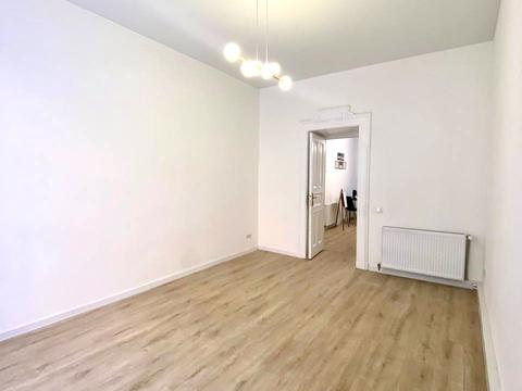 комерційна за адресою Михайла Мулика вул. (Гаркуші), 4