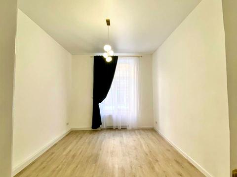 комерційна за адресою Михайла Мулика вул. (Гаркуші), 4