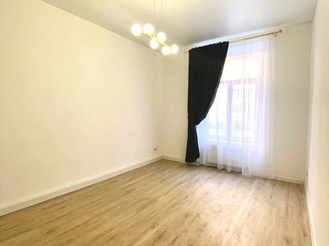 комерційна за адресою Михайла Мулика вул. (Гаркуші), 4