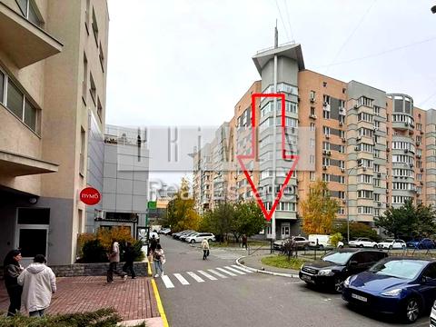 комерційна за адресою Раїси Окіпної вул., 8