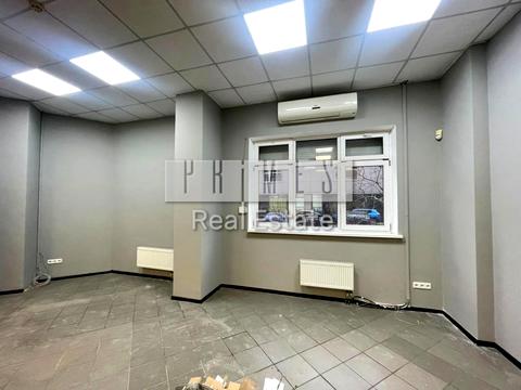 комерційна за адресою Раїси Окіпної вул., 8