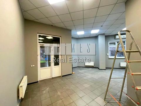 комерційна за адресою Раїси Окіпної вул., 8